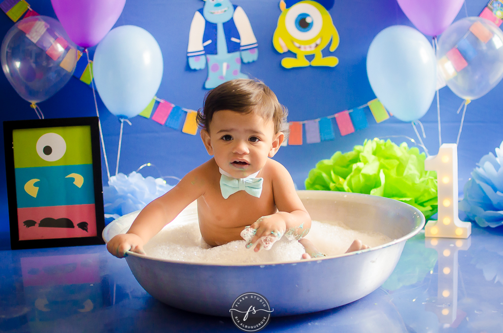 hora do banho em smash the cake do monstros S.A em estudio no rio de janeiro em bangu