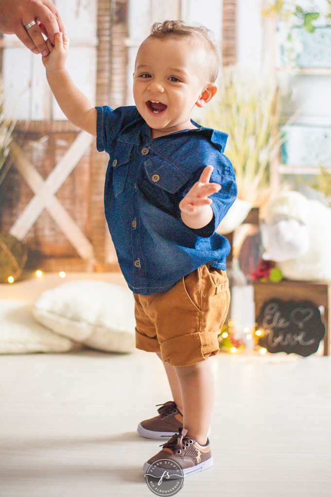 nenem arthur em ensaio de pascoa, com coelhinhos e ovelhinhas, no rio de janeiro, em bangu