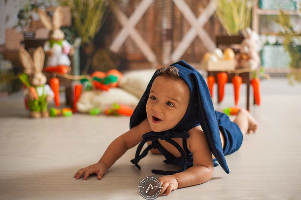 bebezinho em ensaio de pascoa, com coelhinhos e ovelhinhas, no rio de janeiro, em bangu