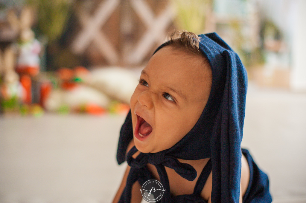 bebezinho arthur em ensaio de pascoa, com coelhinhos e ovelhinhas, no rio de janeiro, em bangu