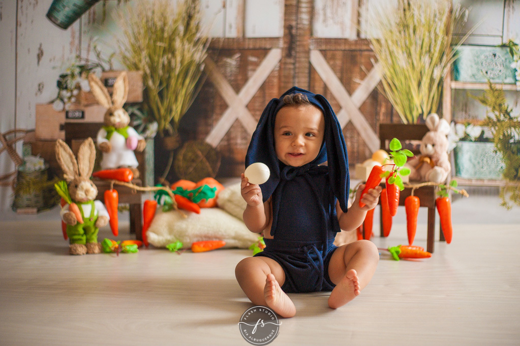 Arthur coelho em ensaio de pascoa, com coelhinhos e ovelhinhas, no rio de janeiro, em bangu