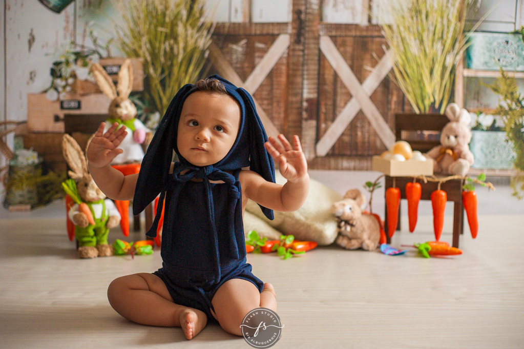 bebe lindão em ensaio de pascoa, com coelhinhos e ovelhinhas, no rio de janeiro, em bangu