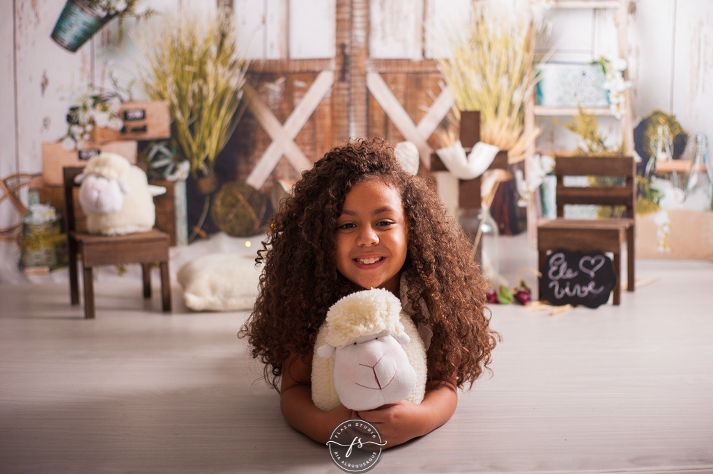 ensaio teen em ensaio de pascoa, com coelhinhos e ovelhinhas, no rio de janeiro, em bangu