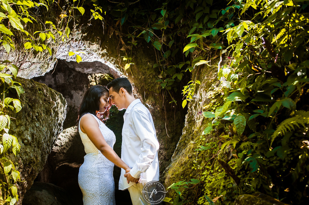 casal em ensaio pré wedding/pre casamento no parque lage, rio de janeiro