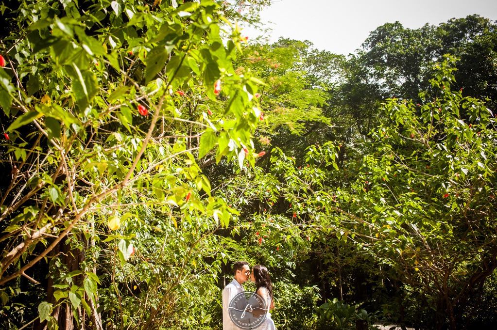 fotografia de casal em ensaio pré wedding no parque lage, rio de janeiro