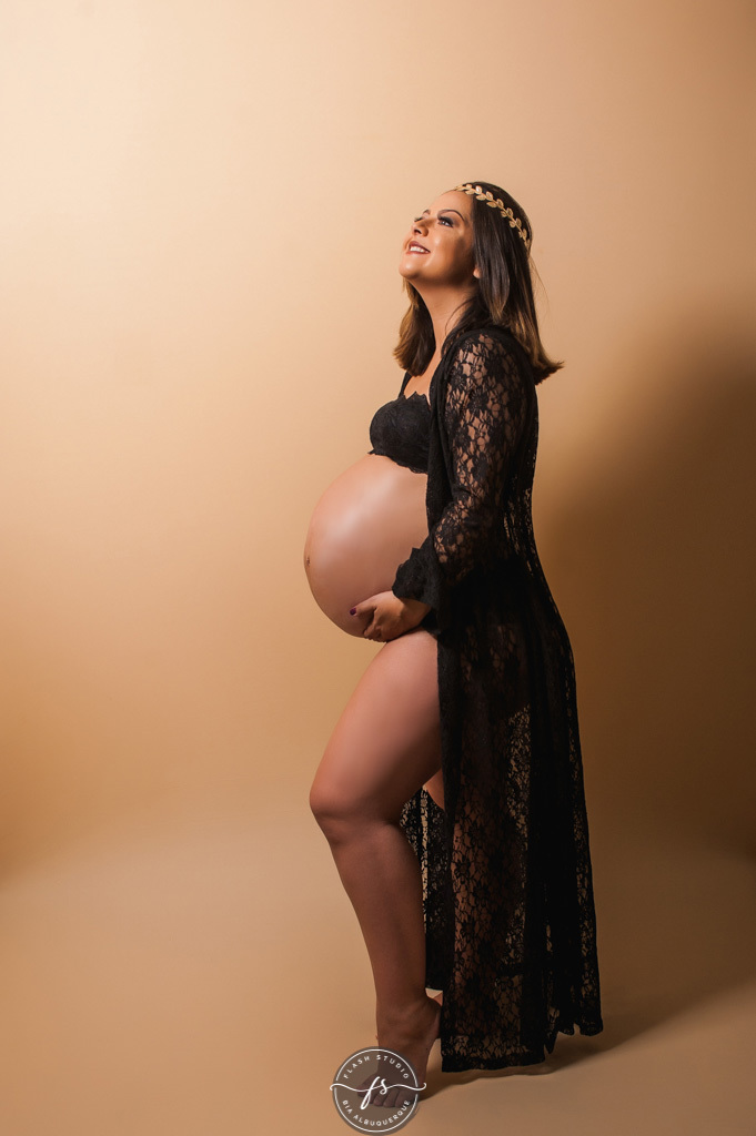 barrigão de fora em ensaio de gestante em bangu no rio de janeiro 