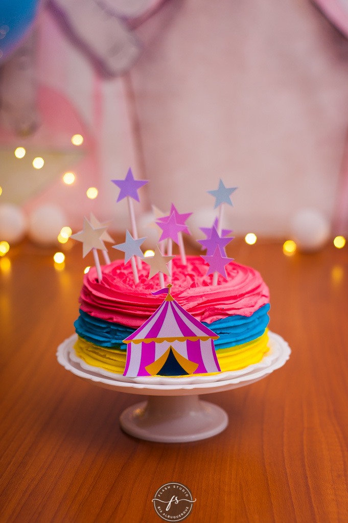 bolo do smash the cake circo rosa, em bangu no rio de janeiro