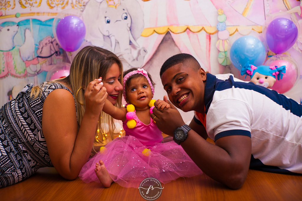 pais em smash the cake circo rosa, em bangu no rio de janeiro