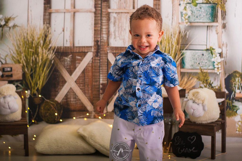 bebezinho em ensaio de pascoa, com coelhinhos e ovelhinhas, no rio de janeiro, em bangu