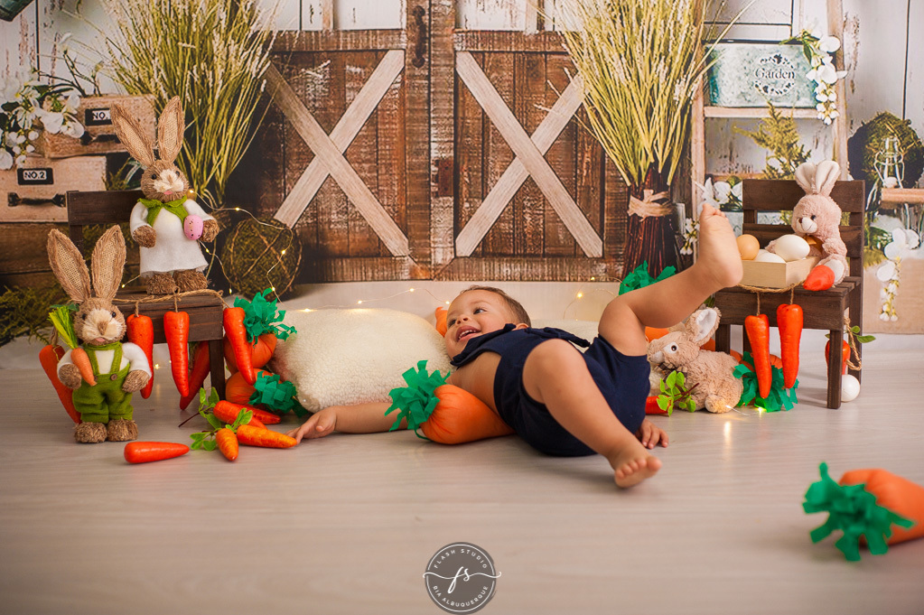 bagunçando em ensaio de pascoa, com coelhinhos e ovelhinhas, no rio de janeiro, em bangu