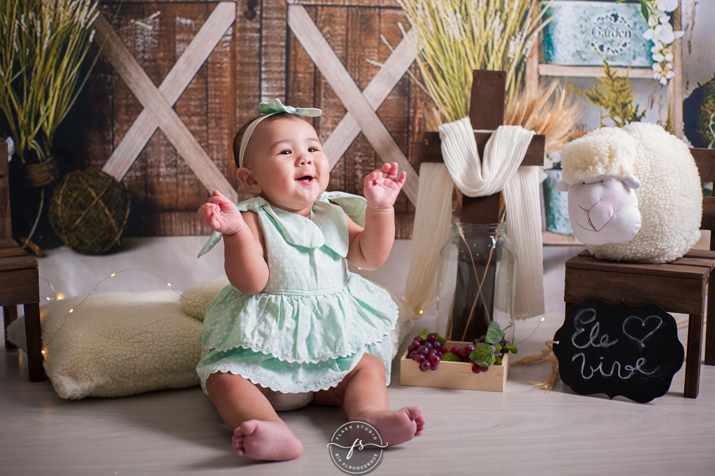 verdadeira pascoa em ensaio de pascoa, com coelhinhos e ovelhinhas, no rio de janeiro, em bangu