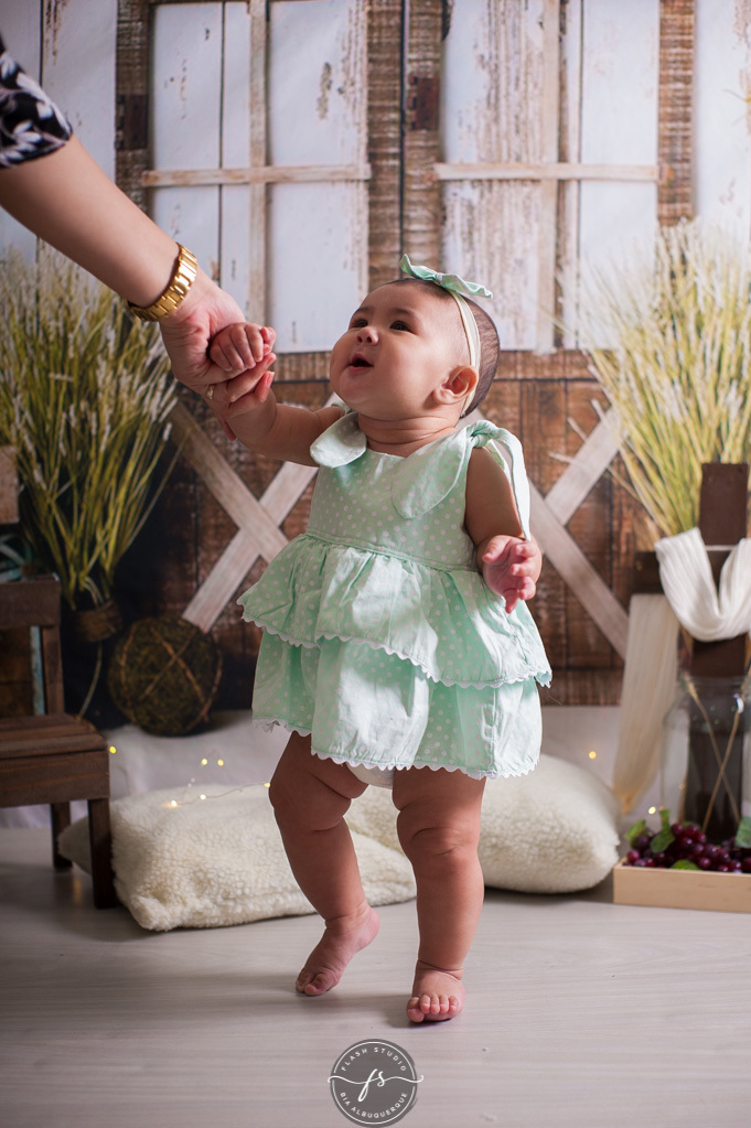 pascoa cristã em ensaio de pascoa, com coelhinhos e ovelhinhas, no rio de janeiro, em bangu