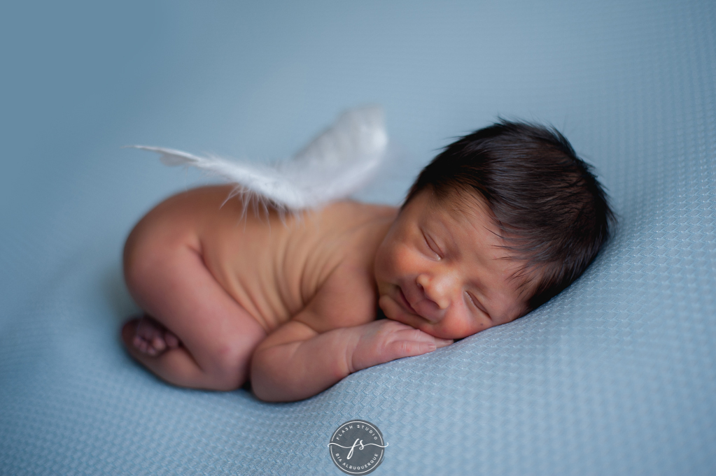 anjinho em ensaio newborn, recem nascido, no nosso estudio em bangu, rio de janeiro