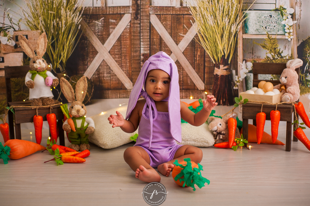 bebe em ensaio de pascoa, com coelhinhos e ovelhinhas, no rio de janeiro, em bangu