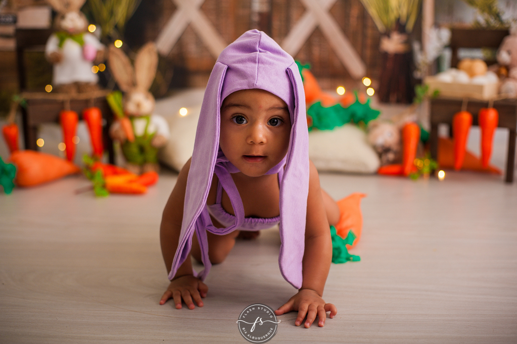 bebezinha em ensaio de pascoa, com coelhinhos e ovelhinhas, no rio de janeiro, em bangu