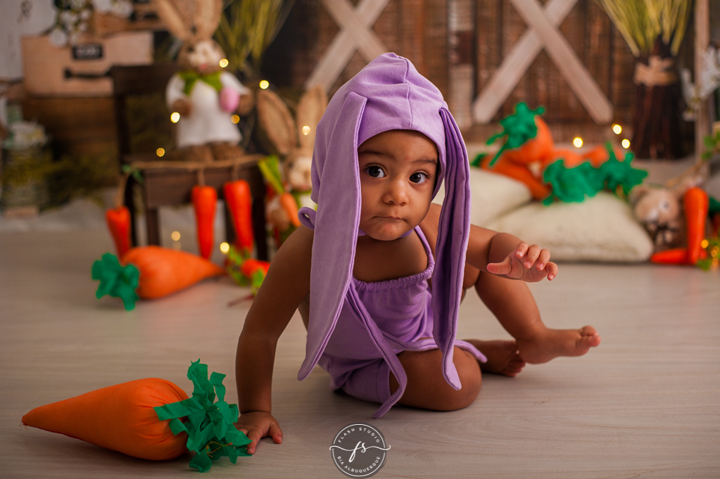 nenem de coelha em ensaio de pascoa, com coelhinhos e ovelhinhas, no rio de janeiro, em bangu