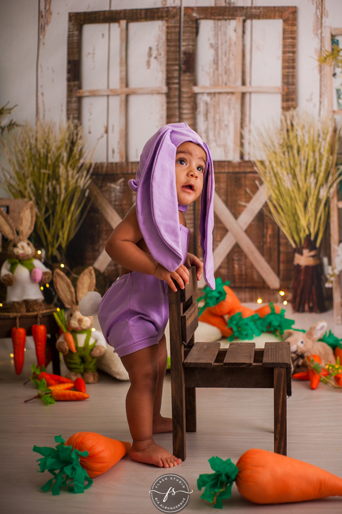 bebezinha em ensaio de pascoa, com coelhinhos e ovelhinhas, no rio de janeiro, em bangu