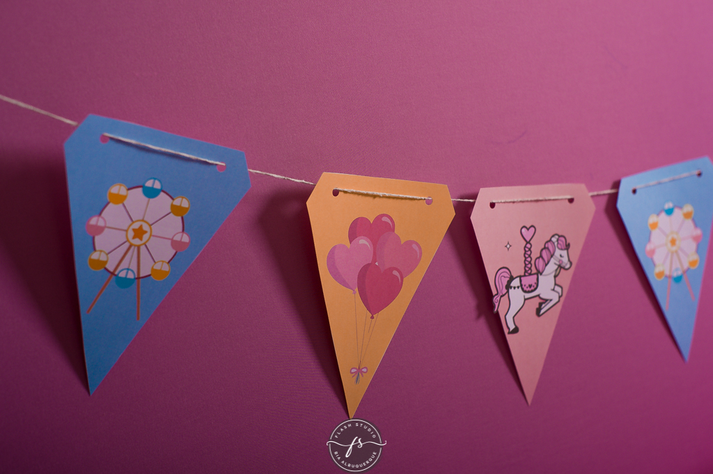 varal/bandeirinhas de carrossel  smash the cake de carrossel, no rio de janeiro, em bangu