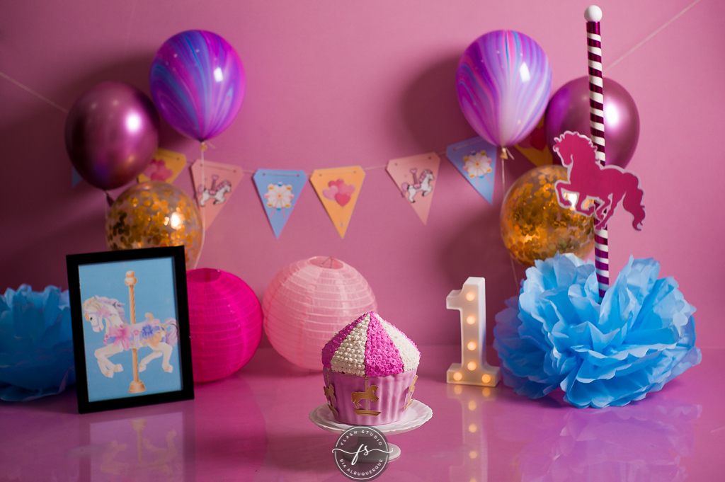 cenario de carrossel , smash the cake de carrossel, no rio de janeiro, em bangu