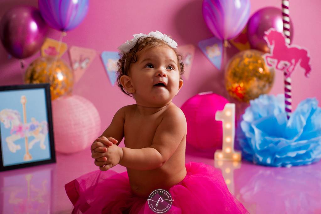 Valentina em  smash the cake de carrossel, no rio de janeiro, em bangu