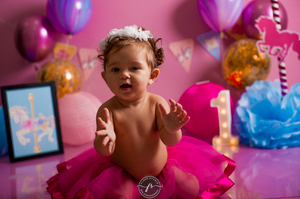 bebe  smash the cake de carrossel, no rio de janeiro, em bangu