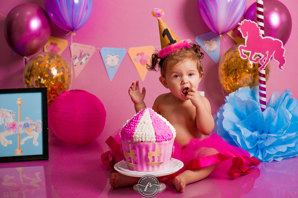 baby em smash the cake de carrossel, no rio de janeiro, em bangu
