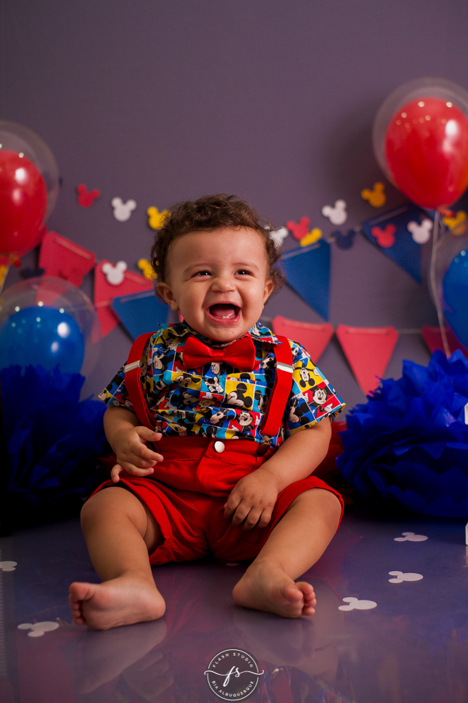 nenem em Smash the cake do Mickey, no rio de janeiro, em bangu
