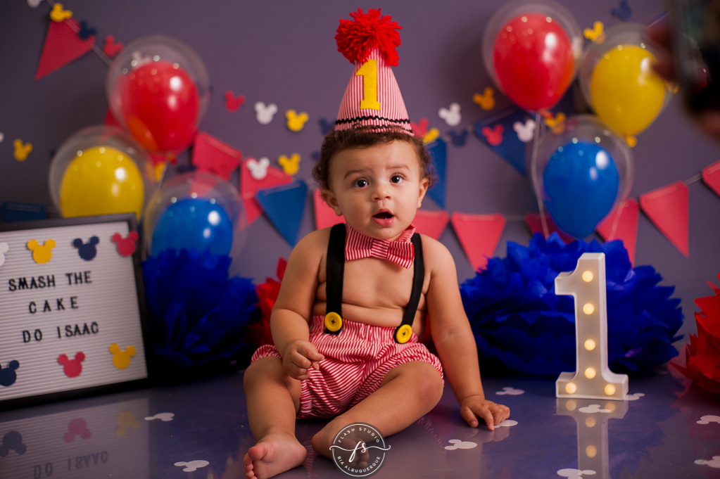 bebe fofo em Smash the cake do Mickey, no rio de janeiro, em bangu