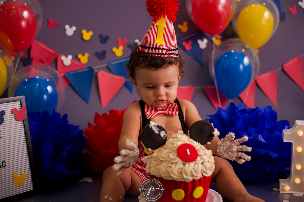 bolo do mickay em Smash the cake do Mickey, no rio de janeiro, em bangu