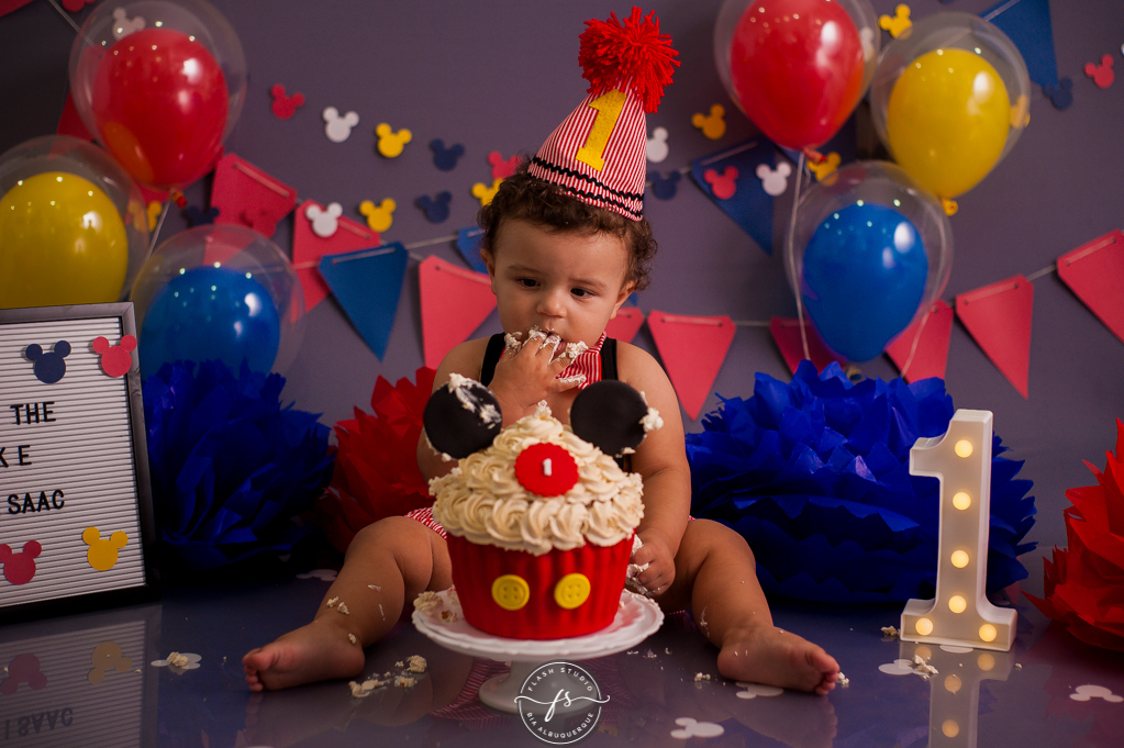 bebe lindo em Smash the cake do Mickey, no rio de janeiro, em bangu