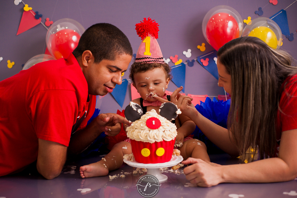 familia em Smash the cake do Mickey, no rio de janeiro, em bangu