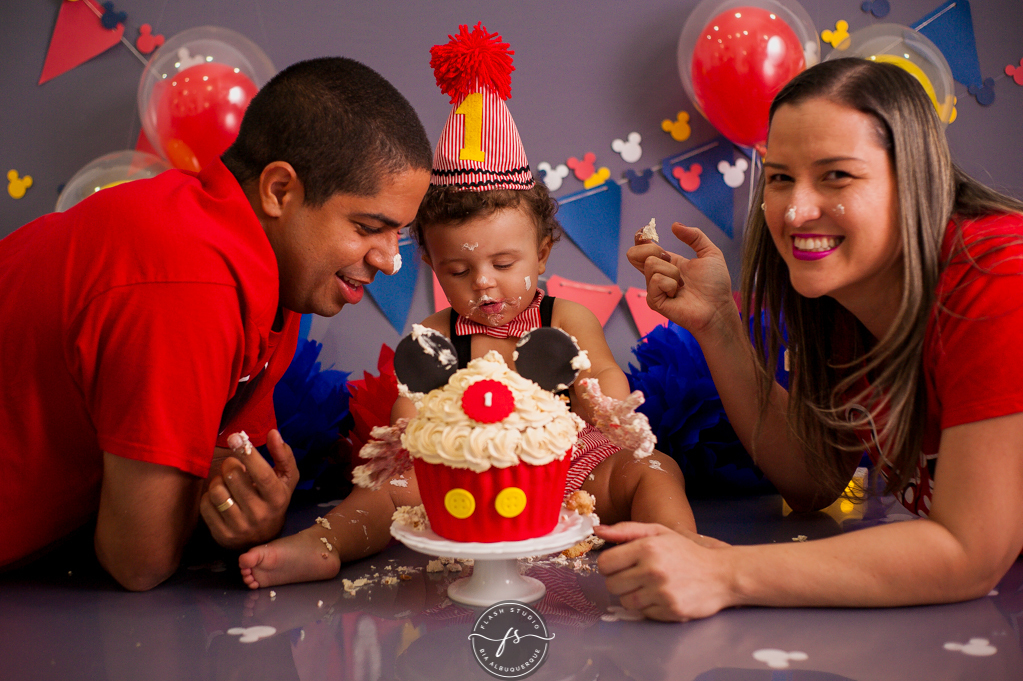 papai e mamae em Smash the cake do Mickey, no rio de janeiro, em bangu