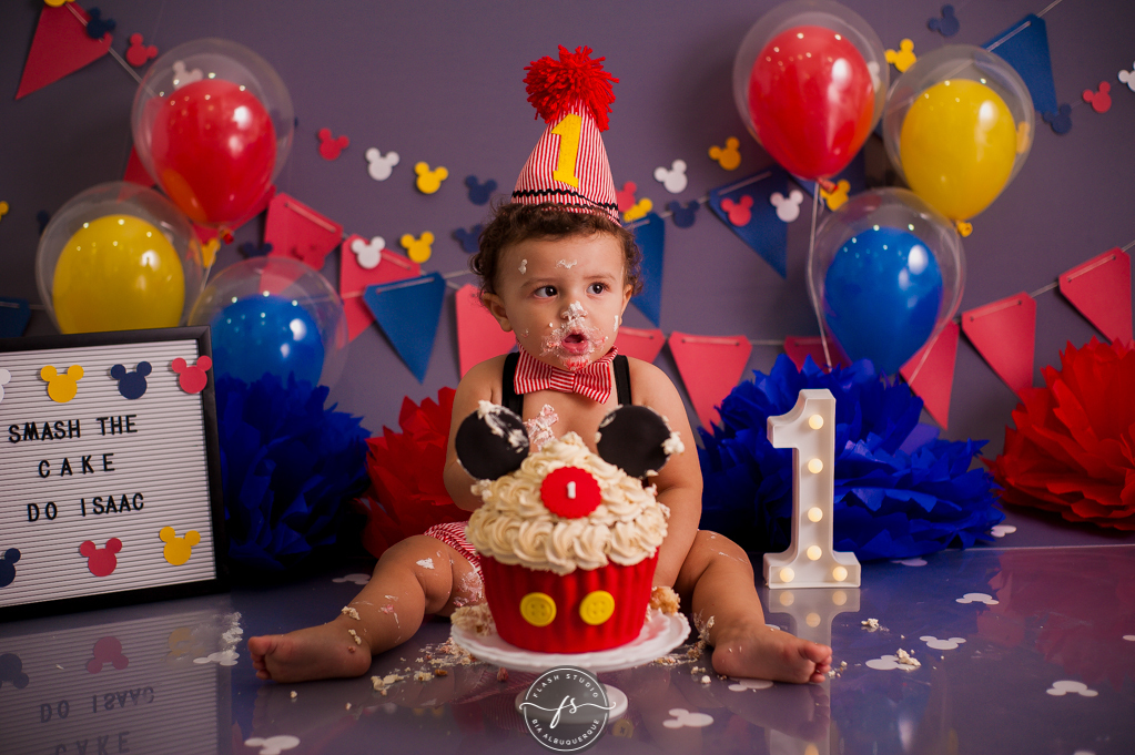 bebe fofo em Smash the cake do Mickey, no rio de janeiro, em bangu