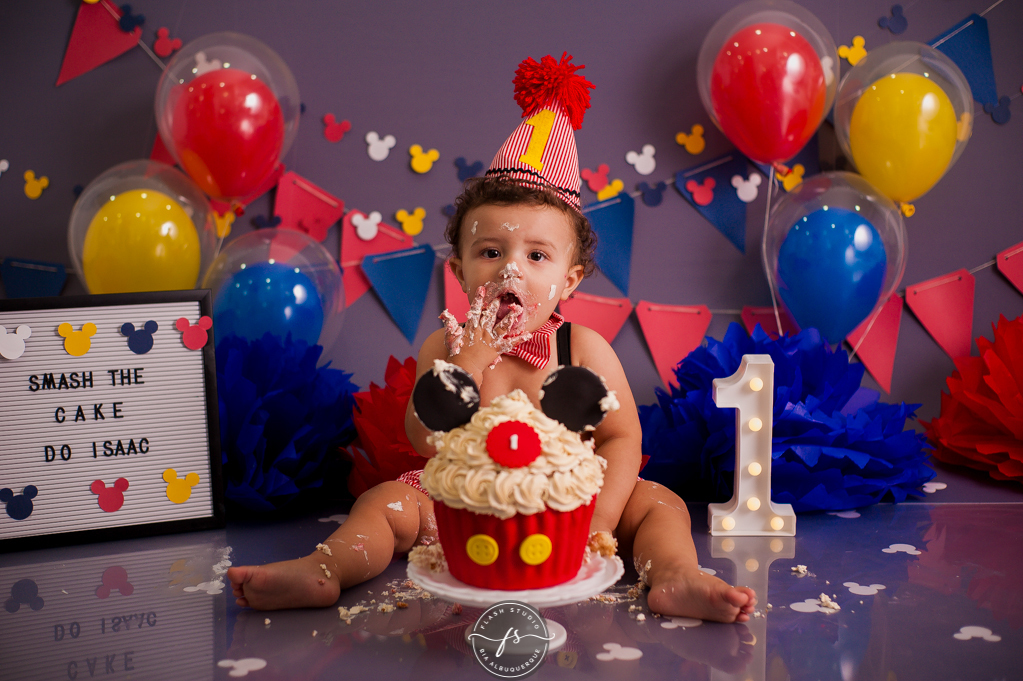 festa em Smash the cake do Mickey, no rio de janeiro, em bangu