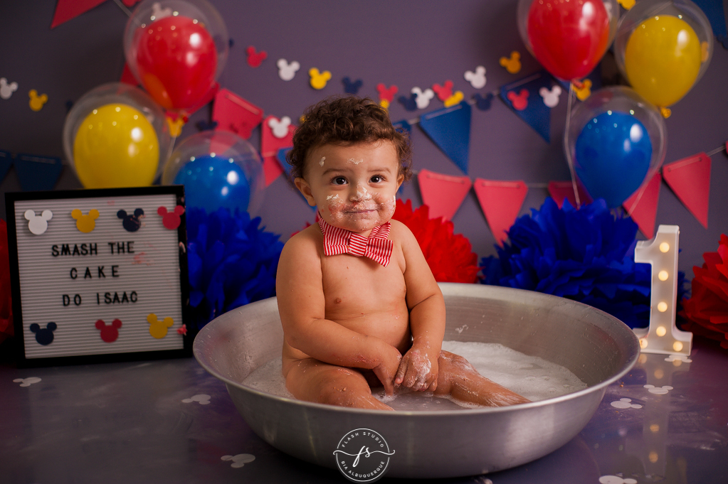 baby em hora do bolo  em Smash the cake no tema do Mickey, no rio de janeiro, em bangu