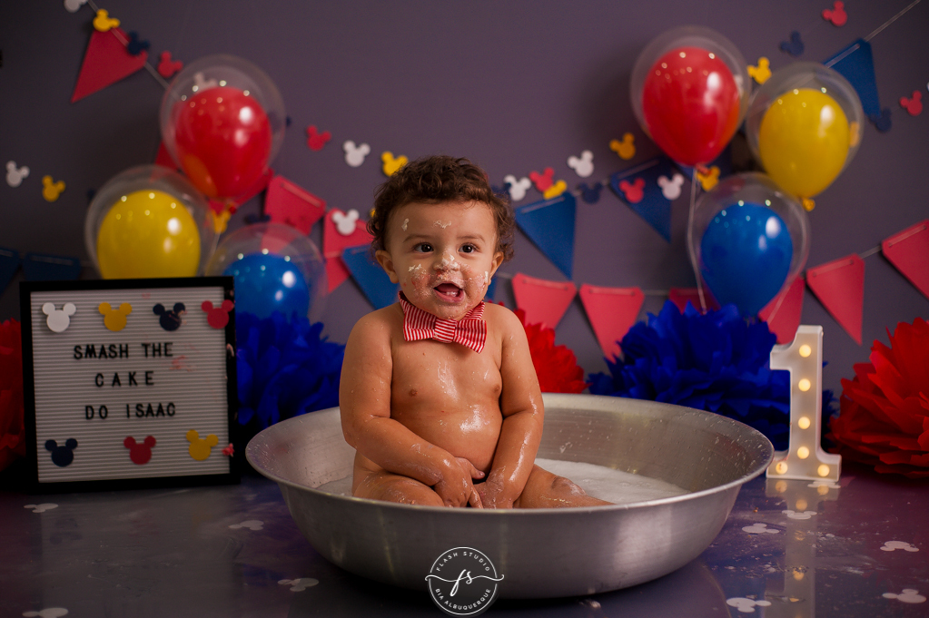 bebezinho em hora do bolo  em Smash the cake no tema do Mickey, no rio de janeiro, em bangu