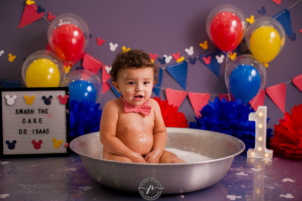 fofura em hora do bolo  em Smash the cake no tema do Mickey, no rio de janeiro, em bangu