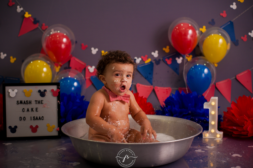 festa em hora do bolo  em Smash the cake no tema do Mickey, no rio de janeiro, em bangu