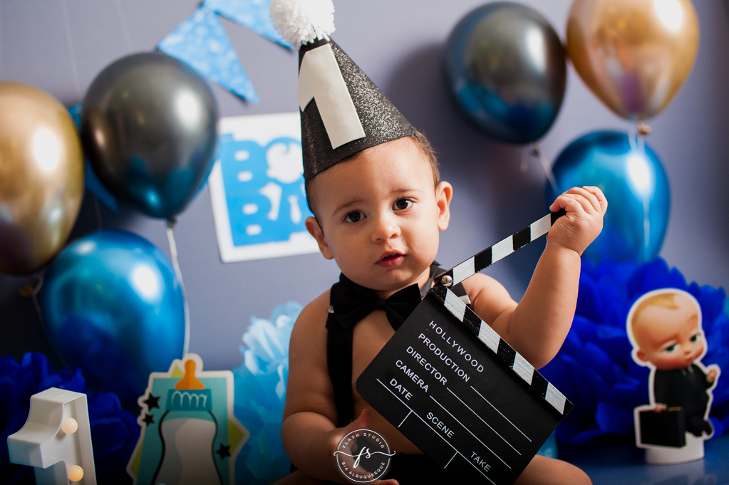 bebe com claquete em smash the cake do poderoso chefinho no rio de janeiro