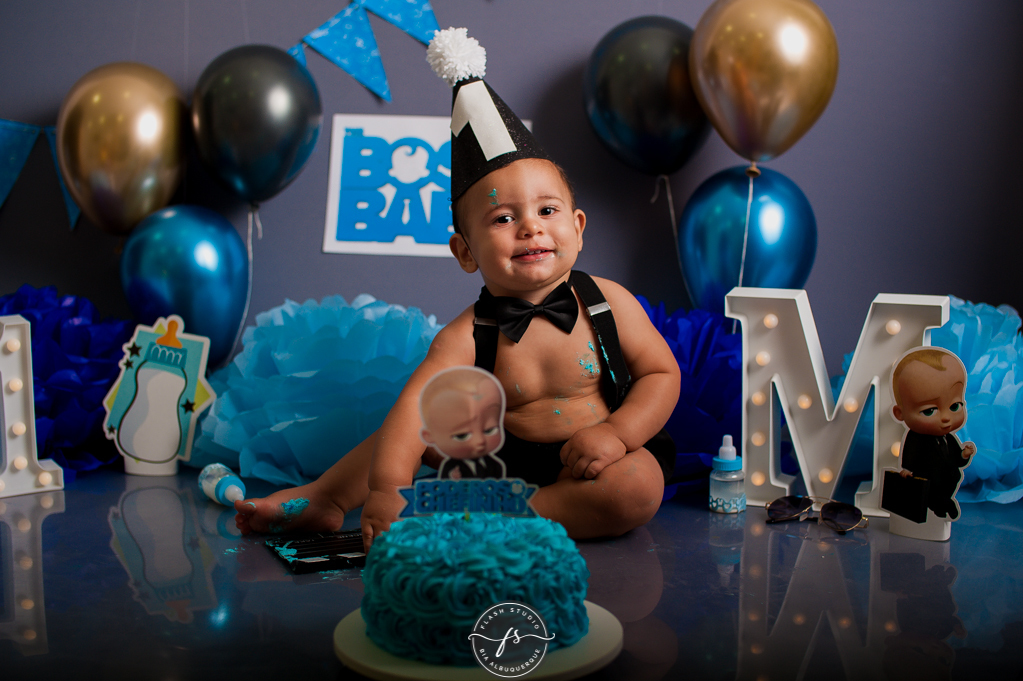 bebe sorrindo em smash the cake do poderoso chefinho no rio de janeiro