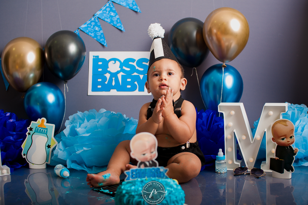 nenem batendo palma em smash the cake do poderoso chefinho no rio de janeiro