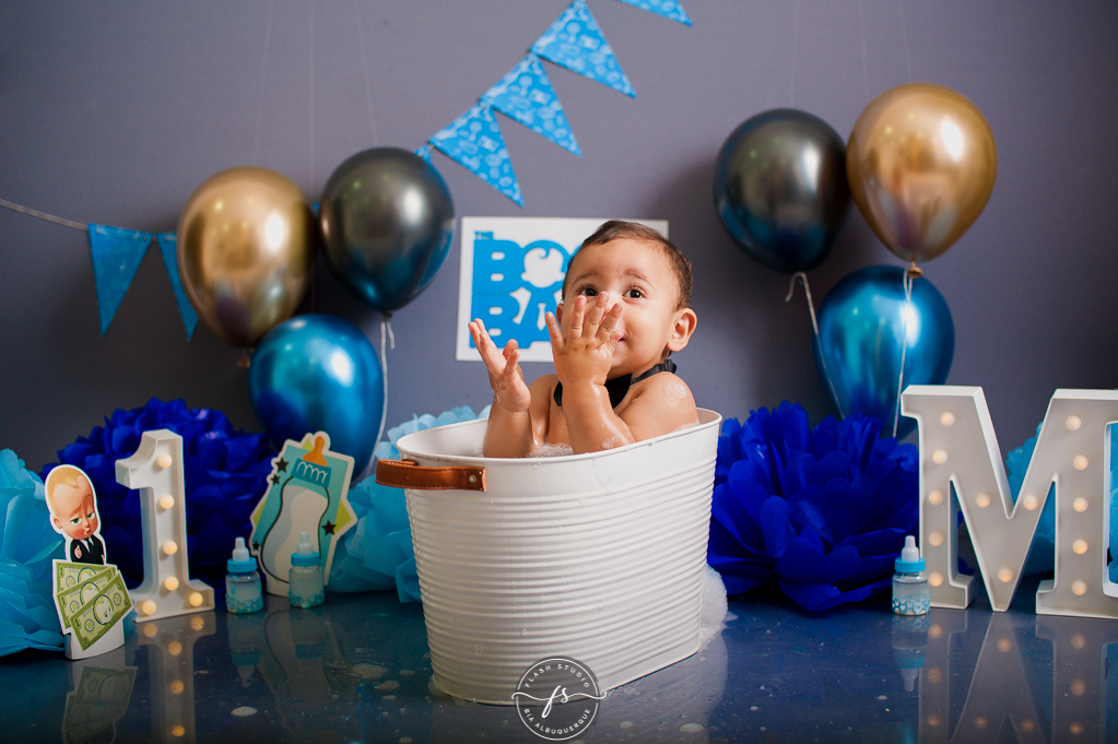 nenem tomando banho em smash the cake do poderoso chefinho no rio de janeiro