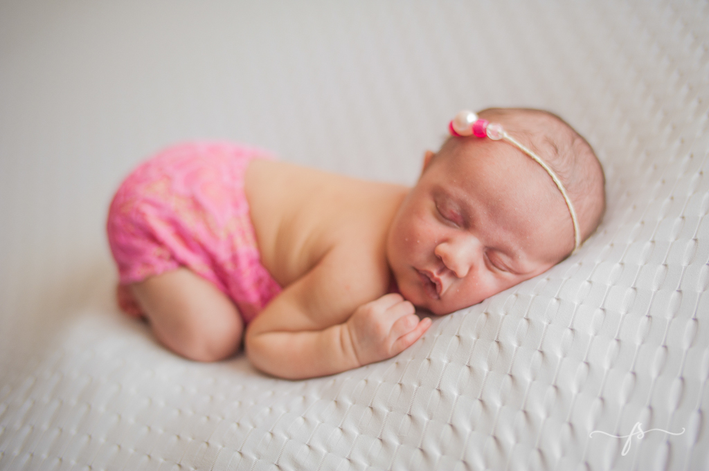 ensaio de recem nascido - newborn - bebe de rosa