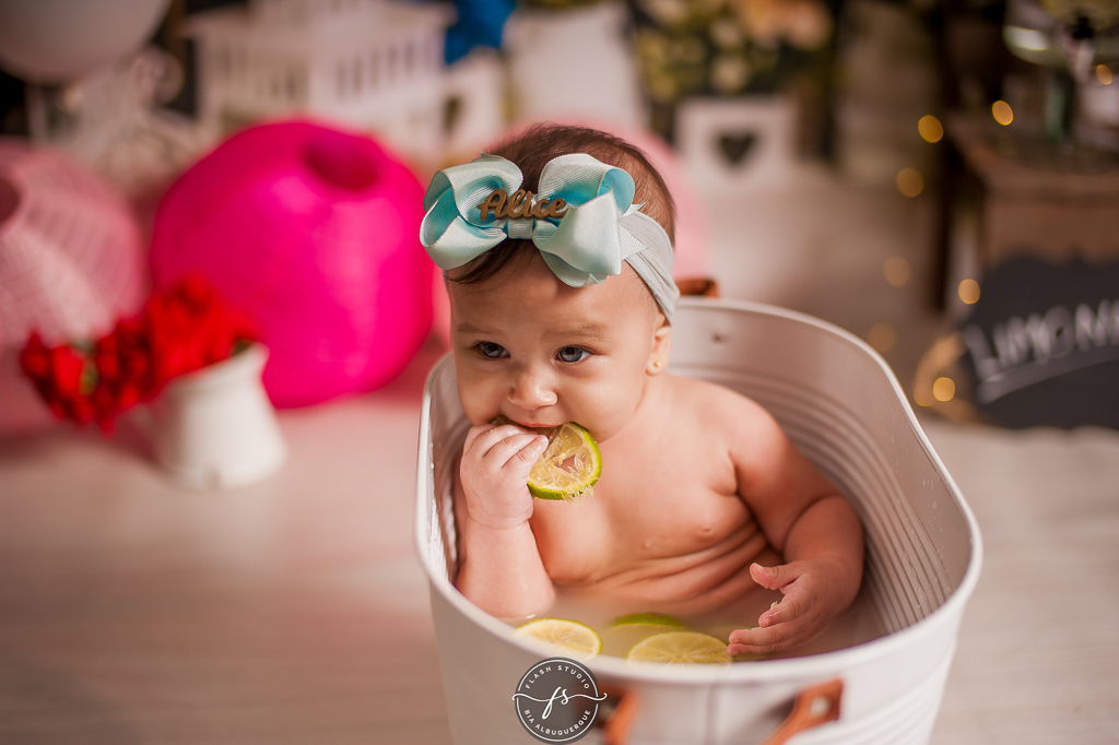 Ensaio do limãozinho Rio de Janeiro - bangu - bebe comendo limão