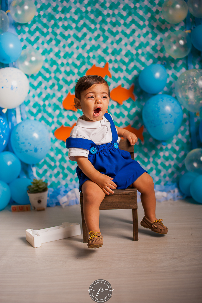 Smash the cake fundo do mar - bangu - rio de janeiro cenario fundo do mar - bebe sentado gritando