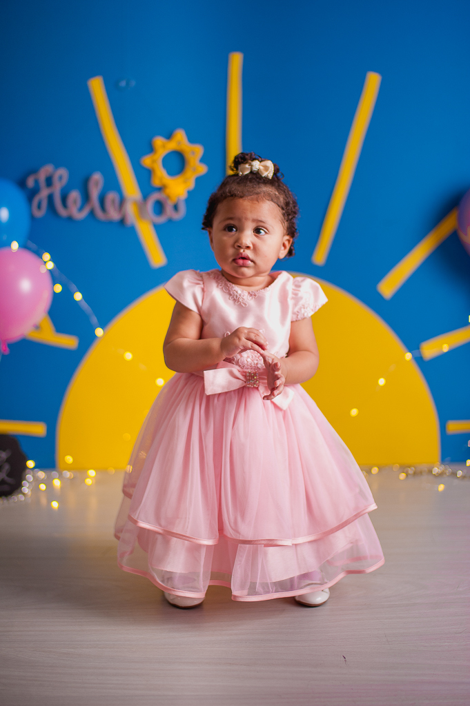 criança fofa em smash the cake tema raio de sol, em estudio no rio de janeiro, bangu