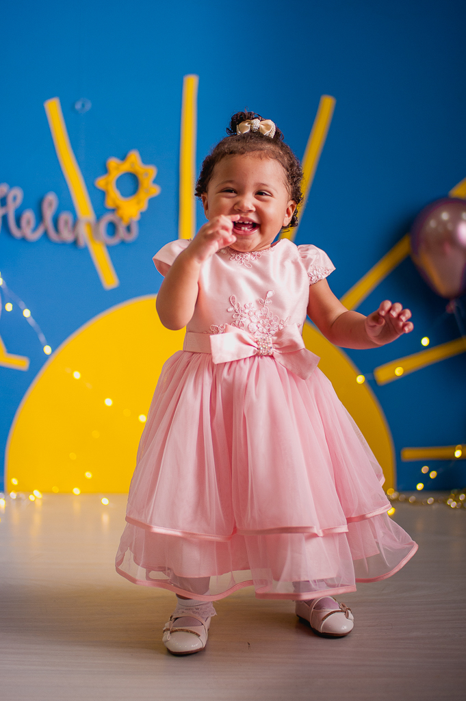 menina em smash the cake tema raio de sol, em estudio no rio de janeiro, bangu