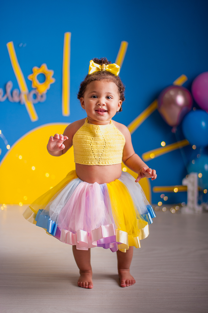 criança risonha smash the cake tema raio de sol, em estudio no rio de janeiro, bangu