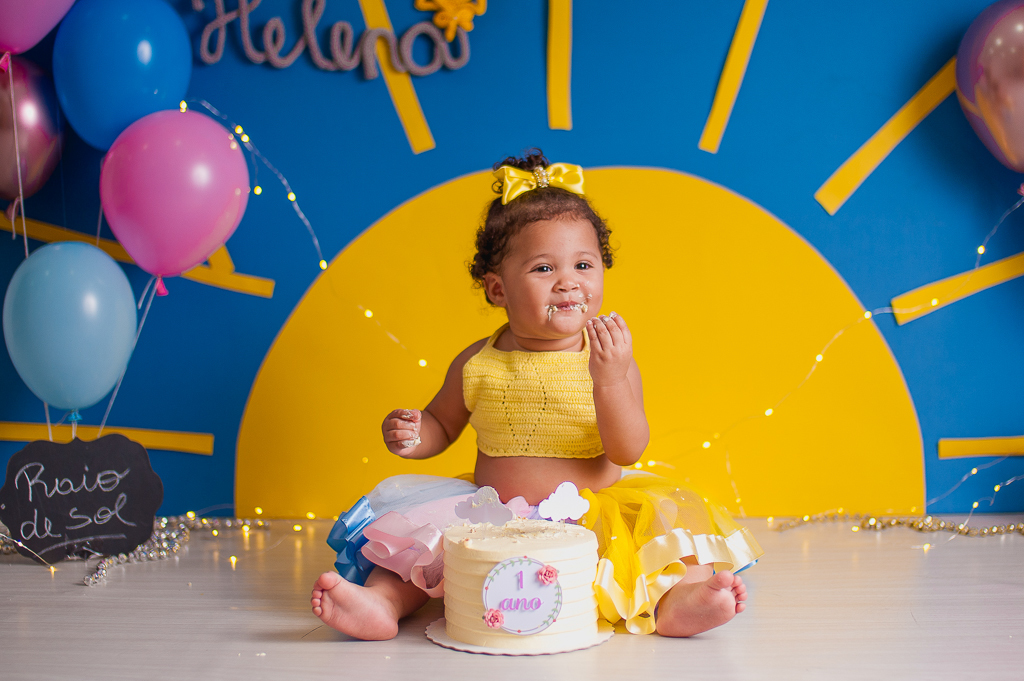 bebe comendo bolo smash the cake tema raio de sol, em estudio no rio de janeiro, bangu