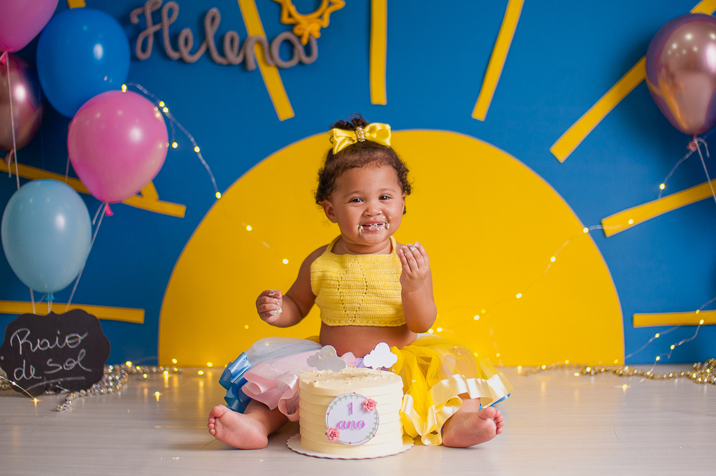 nenem comendo bolo smash the cake tema raio de sol, em estudio no rio de janeiro, bangu